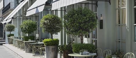 Frokost, lunsj og middag serveres