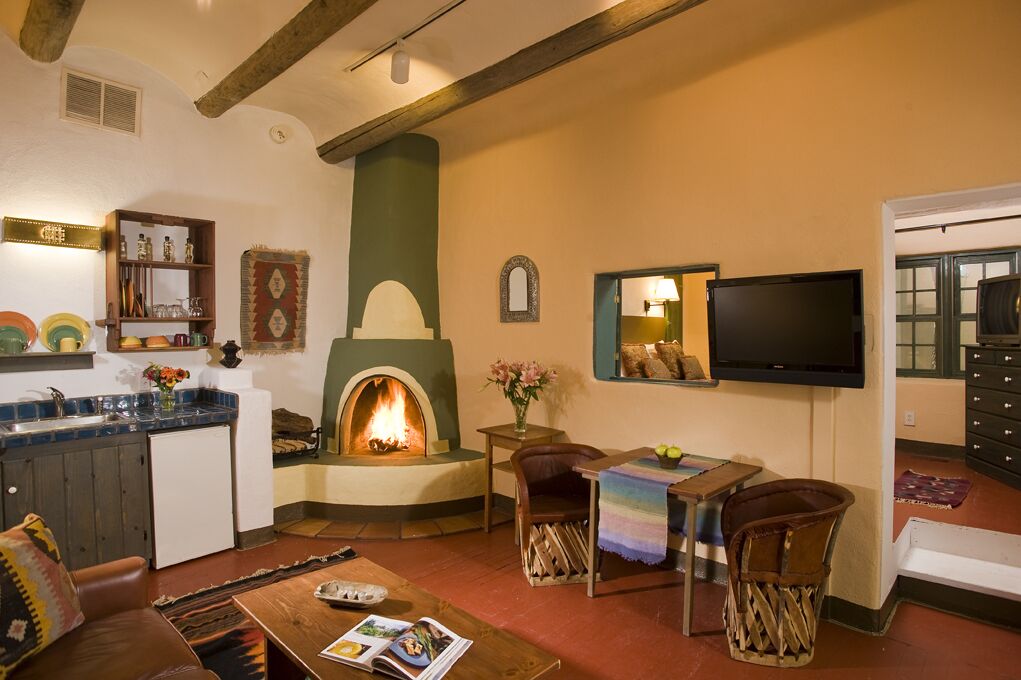standard room, 1 bedroom, fireplace | living area | flat-screen tv, fireplace