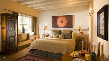 Quarto superior, lareira | Roupas de cama premium, ferros/tábuas de passar roupa, berços grátis