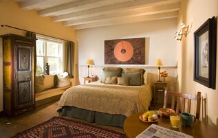 Habitación superior, chimenea | Ropa de cama de alta calidad y tabla de planchar con plancha