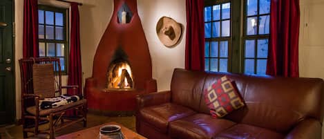 Standardzimmer, 1 Schlafzimmer, Kamin | Wohnzimmer | Flachbildfernseher, Kamin