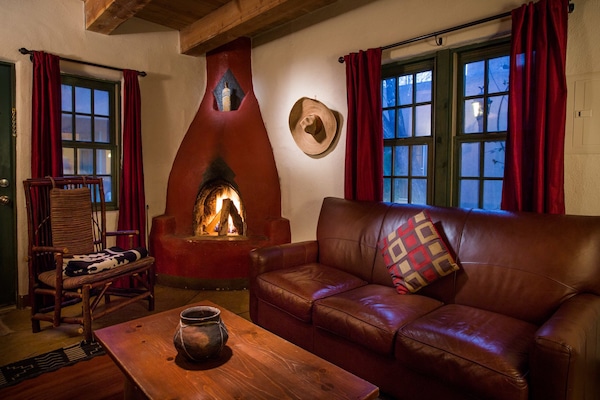 Standard Room, 1 Bedroom, Fireplace | Living room | Flat-screen TV, fireplace