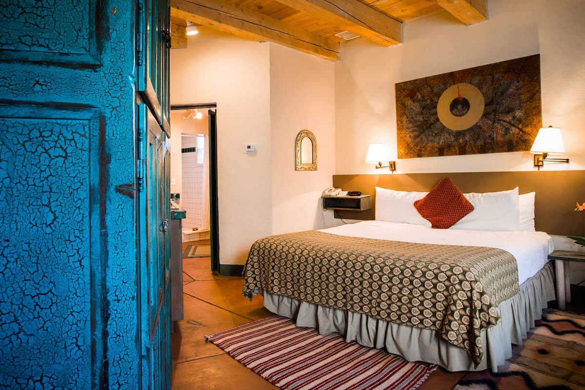 studio, 1 king bed, fireplace | premium bedding, iron/ironing board, free cots/infant beds