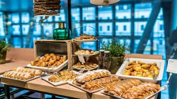 Dagelijks ontbijtbuffet (SEK 275 per persoon)