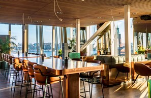 2 bars/lounges, rooftop bar, lobby lounge