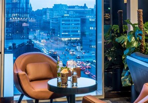 2 bars/lounges, rooftop bar, lobby lounge