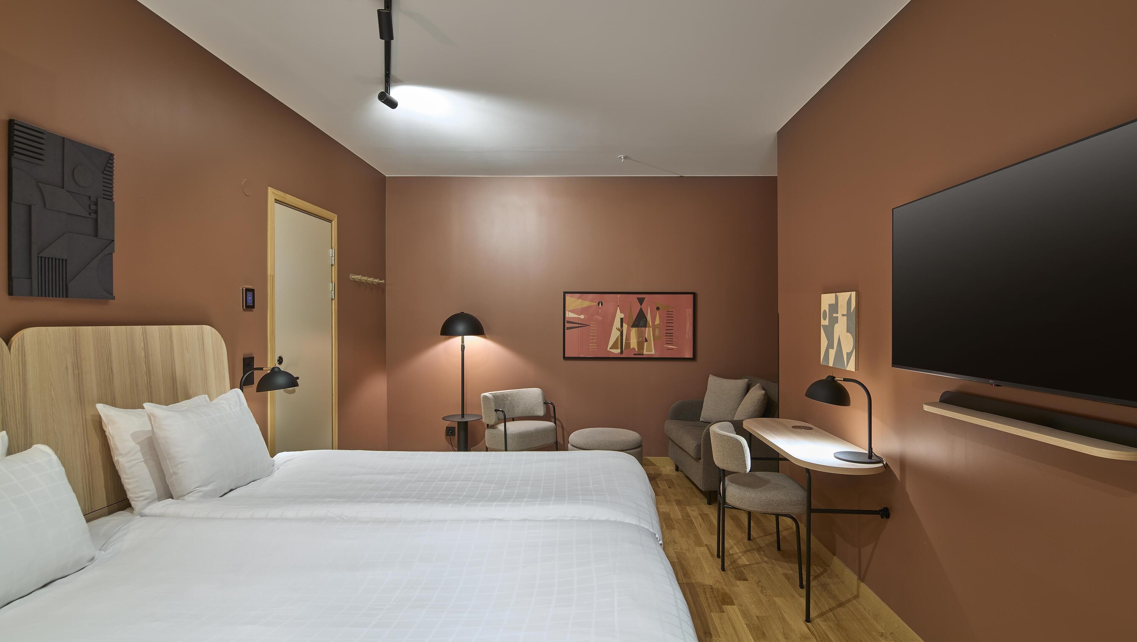 Family room Without Window | 客房内保险箱、熨斗/熨衣板、WiFi、床单