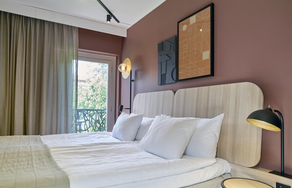 Junior Suite | In-room safe, iron/ironing board, WiFi, bed sheets