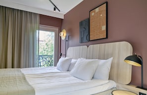 In-room safe, iron/ironing board, WiFi, bed sheets