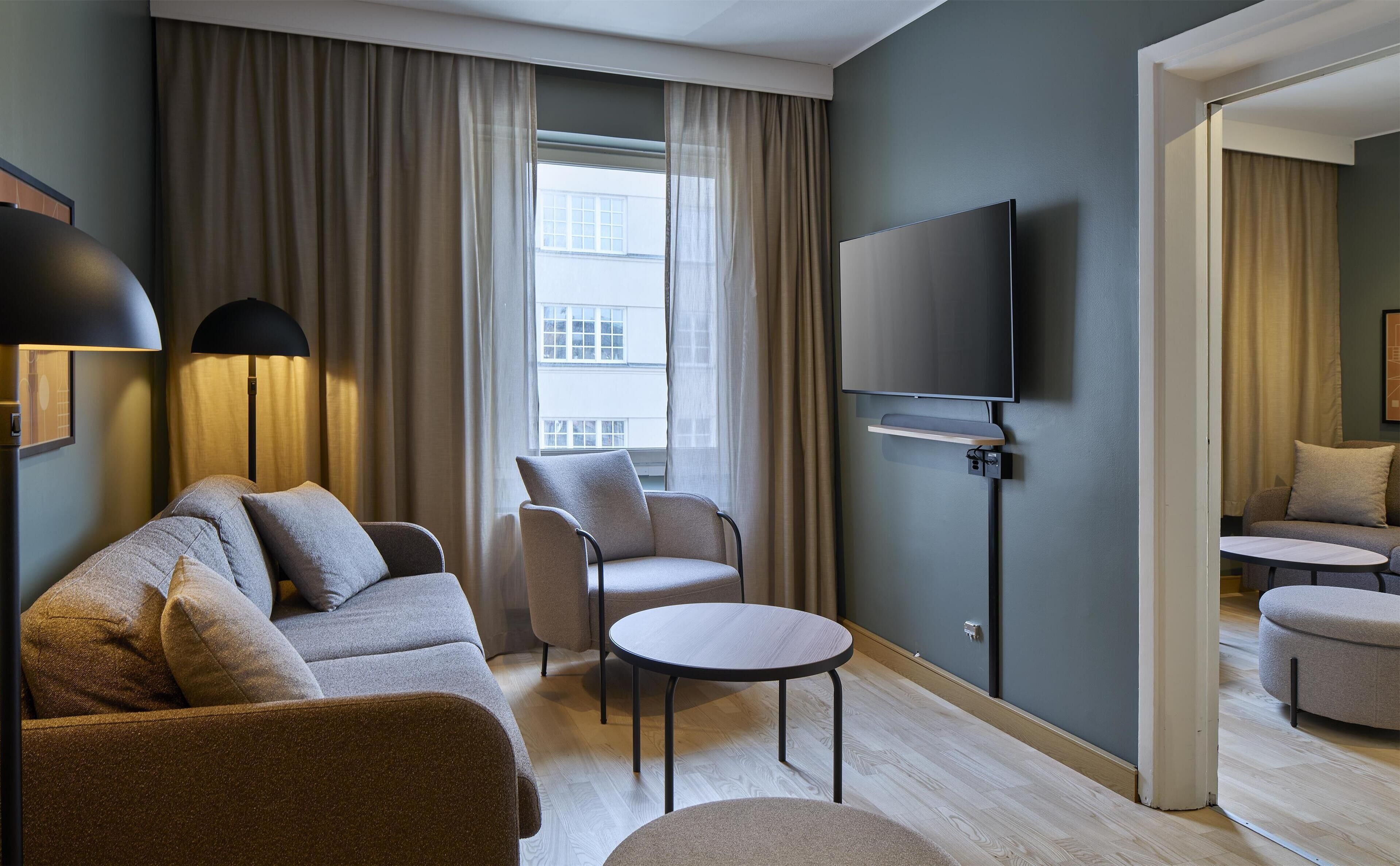 in-room safe, iron/ironing board, wifi, bed sheets