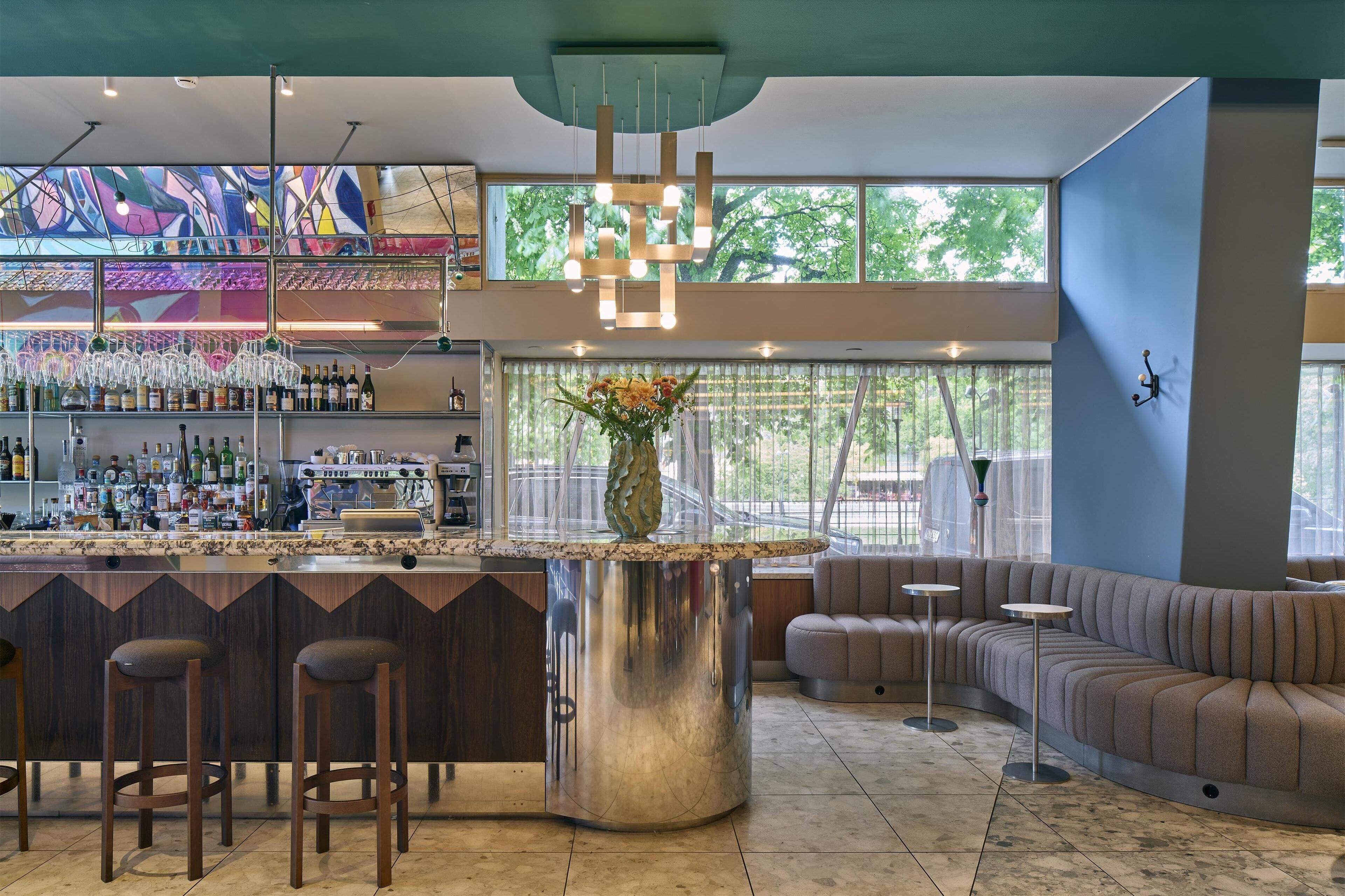 Petit déjeuner, déjeuner et dîner servis sur place