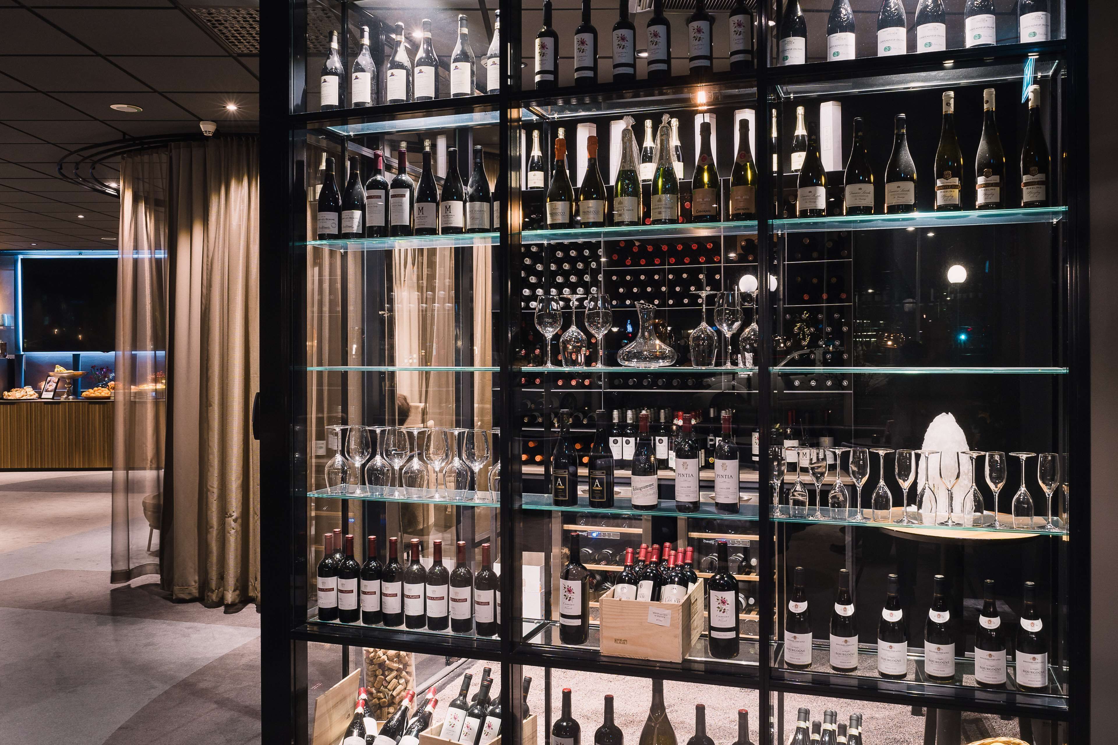 Bar (trong khuôn viên)