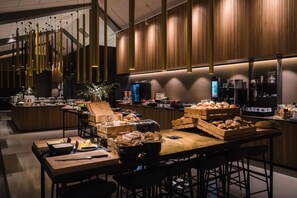 Petit déjeuner buffet servi tous les jours en supplément