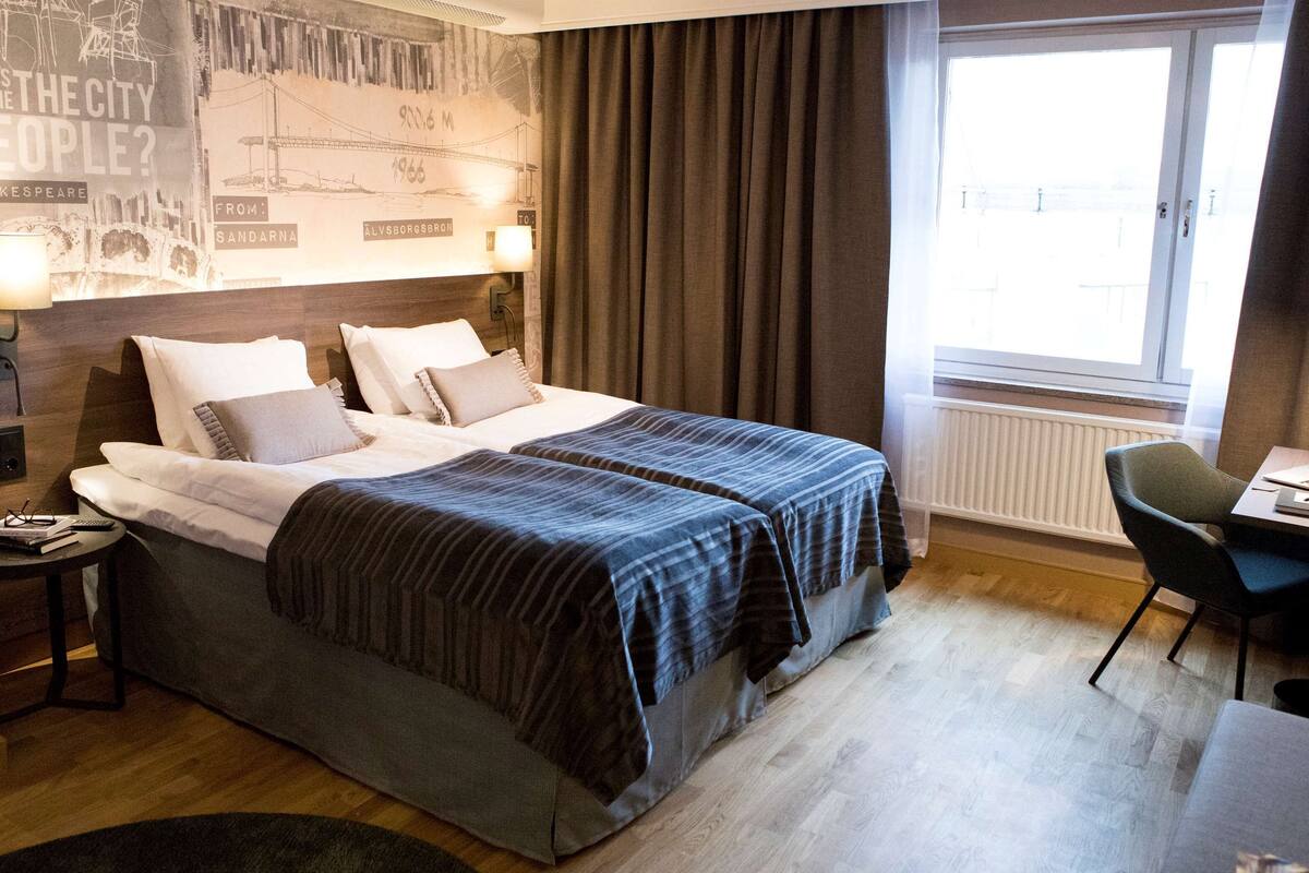 Twin Room | In-room safe, desk, iron/ironing board, WiFi (free)