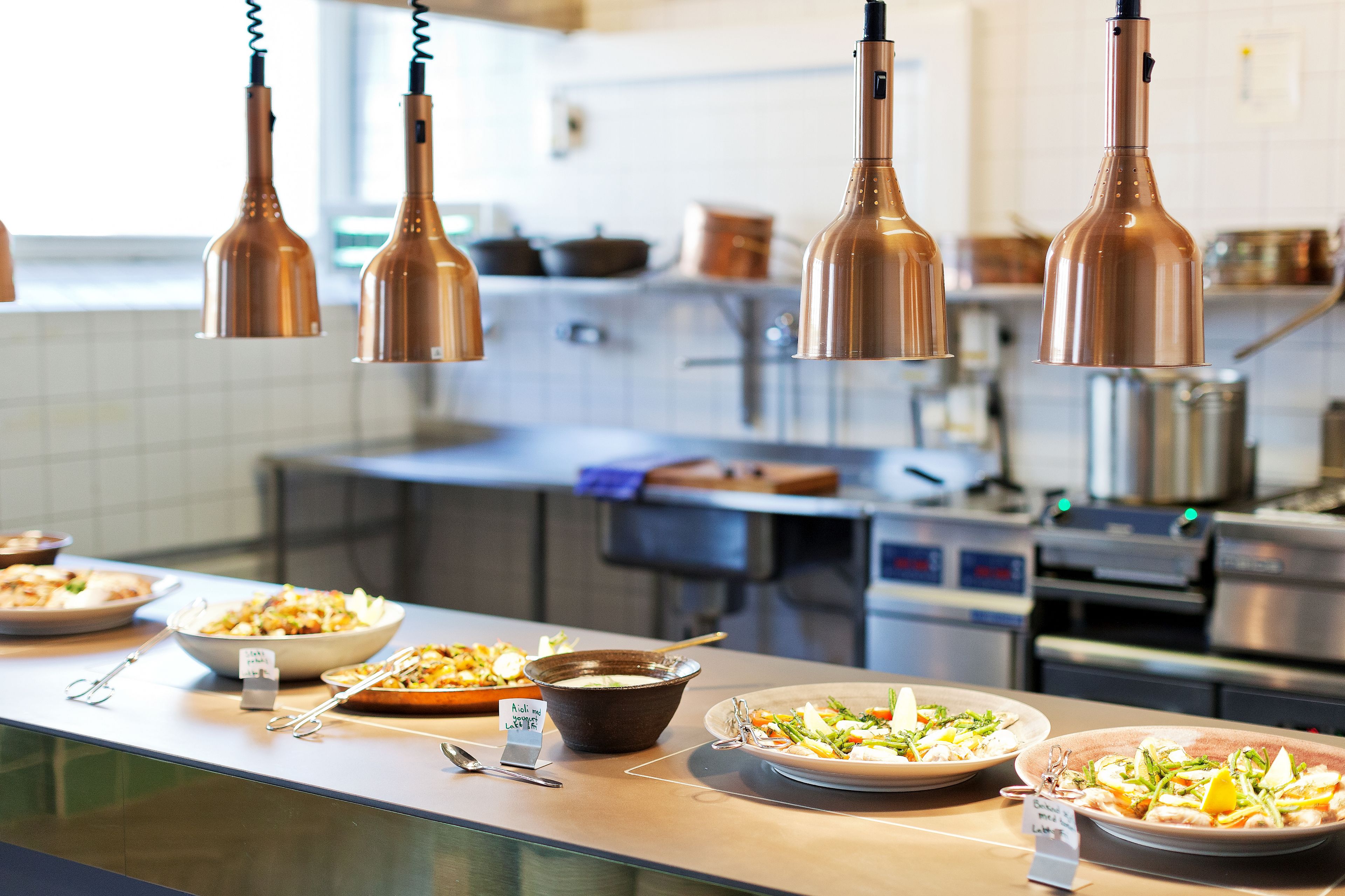 breakfast, lunch, dinner served; international cuisine