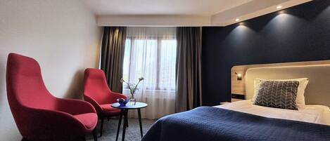 Bureau, rideaux occultants, Wi-Fi gratuit, draps fournis