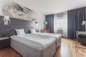 Desk, iron/ironing board, bed sheets - Quality Hotel Sundsvall (Sundsvall)