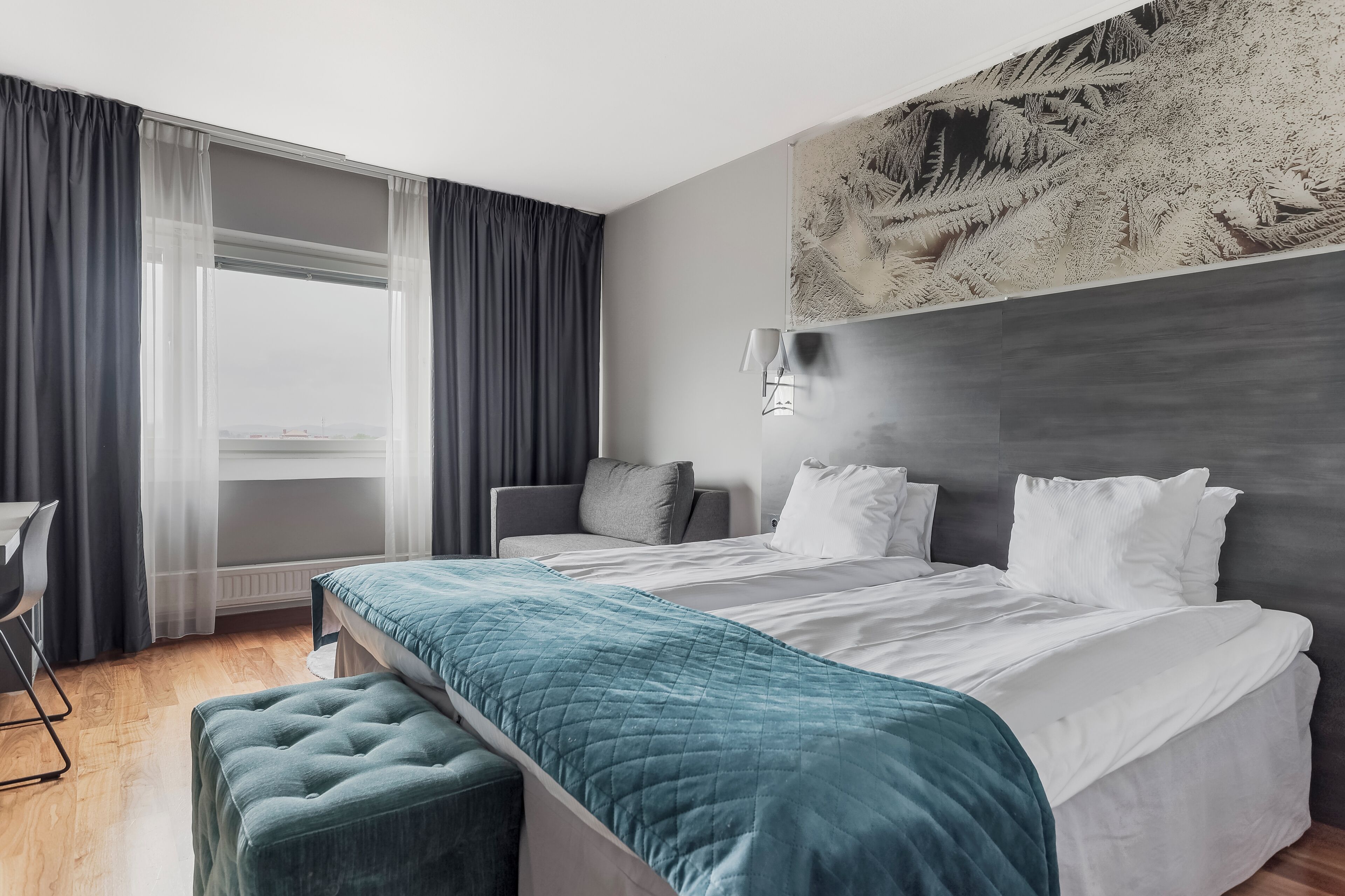 Standard Twin Room, Non Smoking | Desk, iron/ironing board, bed sheets