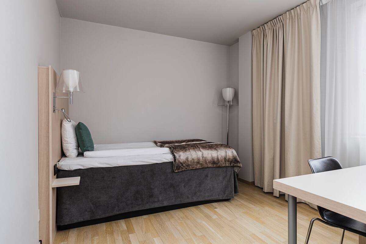 싱글룸 (Compact) | 책상, 다리미/다리미판, 침대 시트