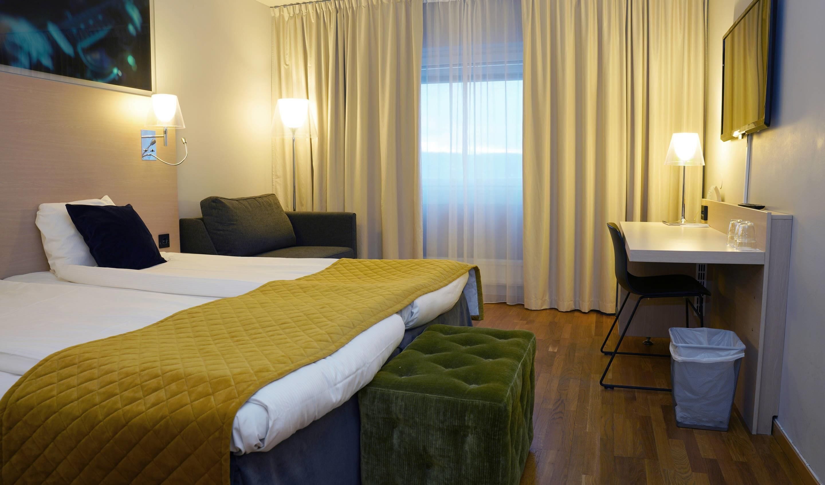 Standard Twin Room, Non Smoking | Desk, iron/ironing board, bed sheets