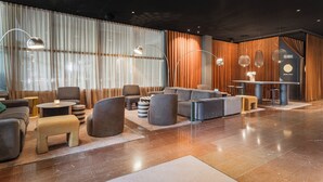 A modern lobby with a seating area, a bar, and a reception desk. - Quality Hotel Sundsvall (Sundsvall)