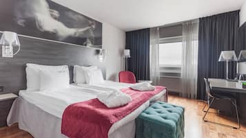 Superior Room, 2 Twin Beds | Desk, iron/ironing board, bed sheets