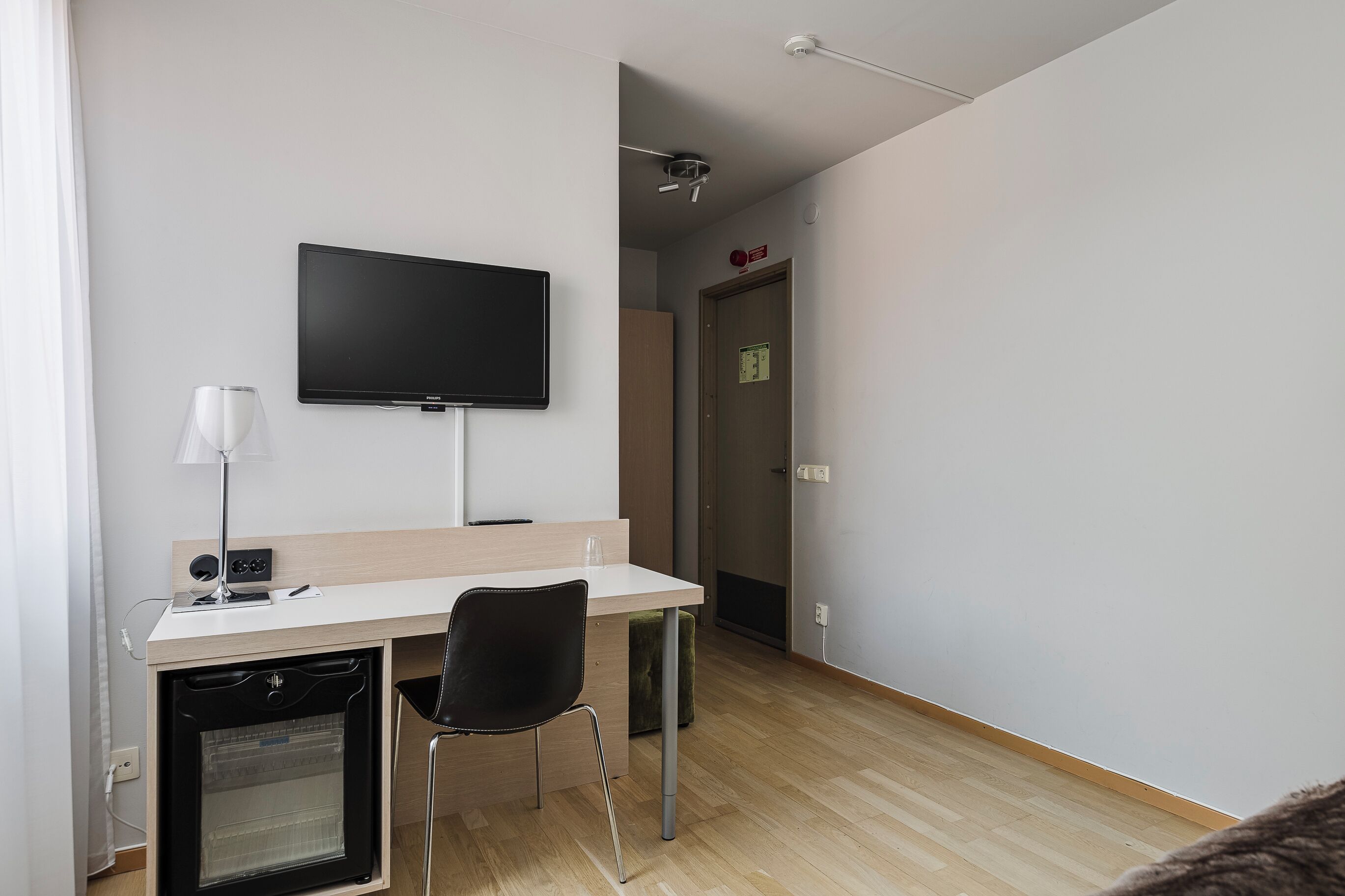 single room (compact) | desk, iron/ironing board, bed sheets