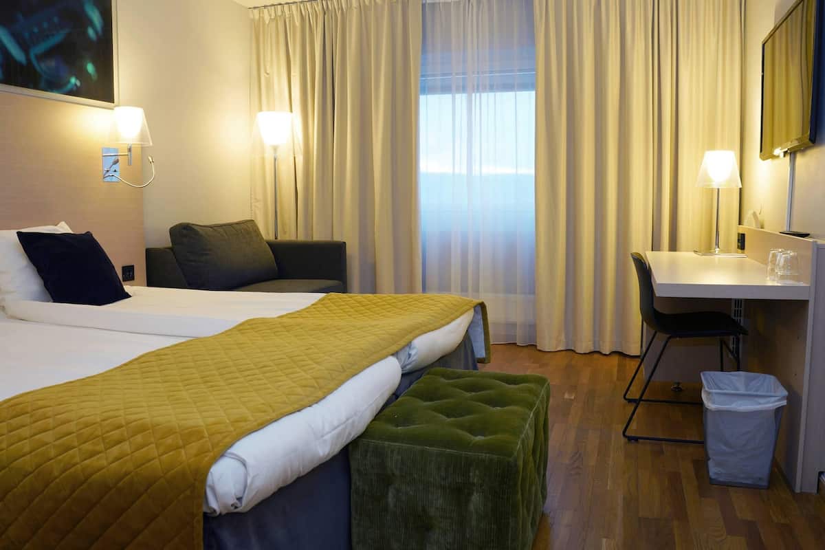 Tomannsrom – standard, ikke-røyk | Skrivebord, strykejern/-brett og sengetøy