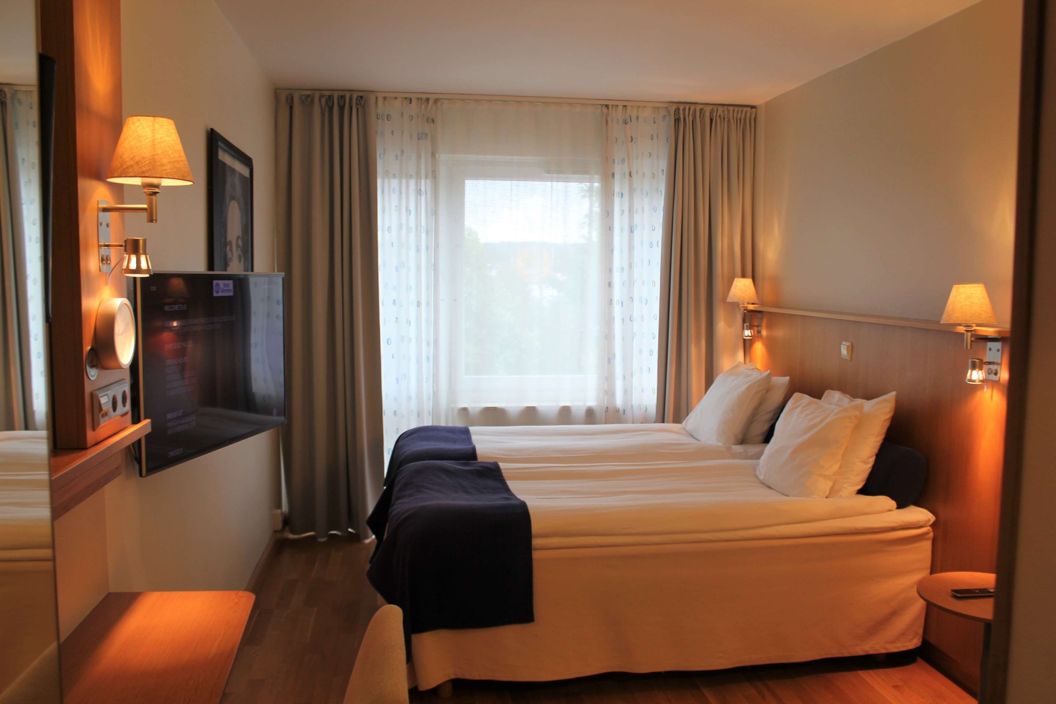 standard room, 2 single beds, non smoking | blackout curtains, iron/ironing board, free wifi, bed sheets