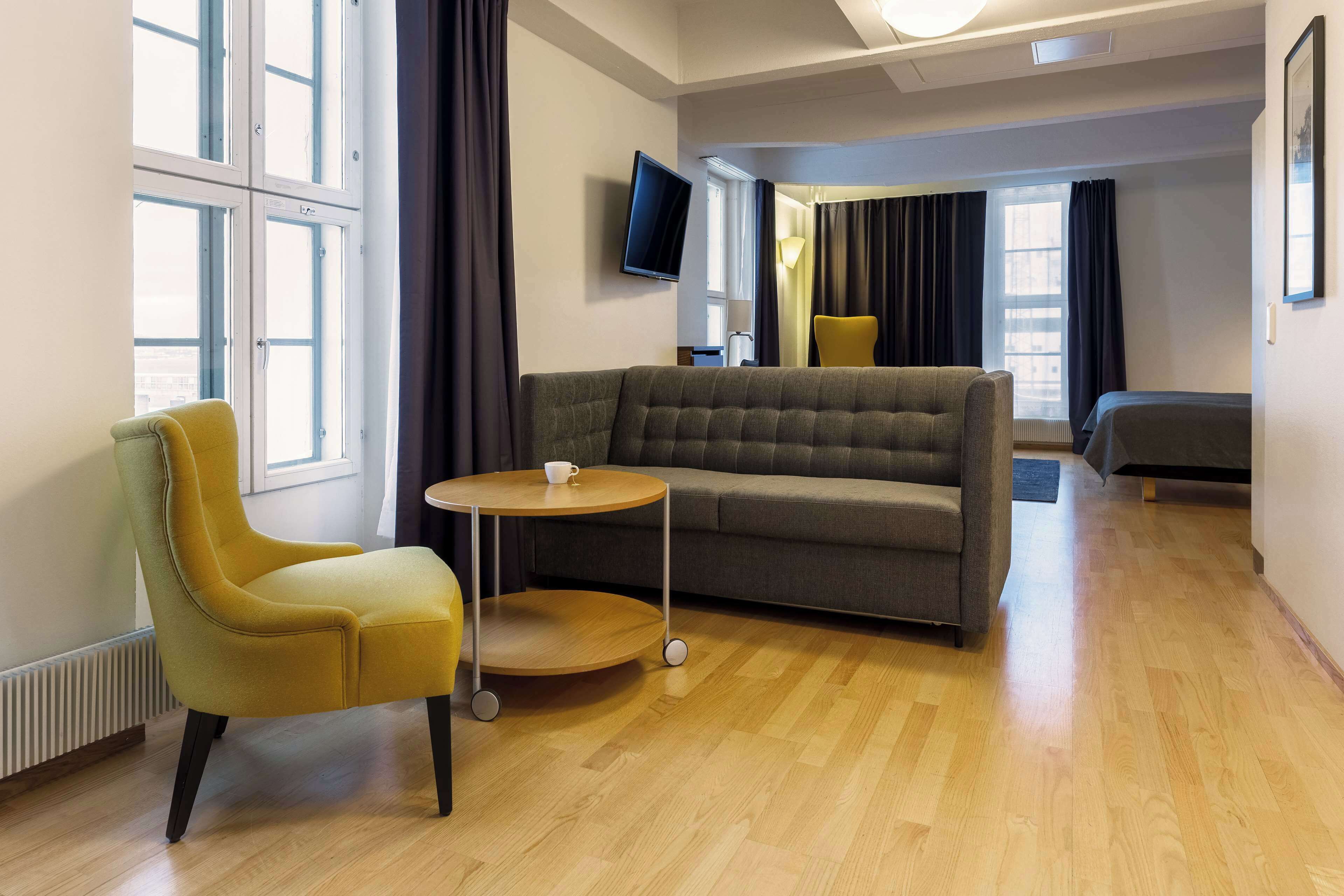 高級客房, 1 張特大雙人床和 1 張沙發床 (Plus) | 客房內保險箱、書桌、熨斗/熨衣板、免費搖籃/嬰兒床