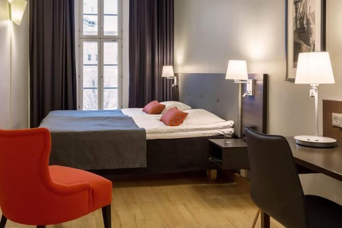 Minibar, coffre-fort, bureau, rideaux d’obscurcissement