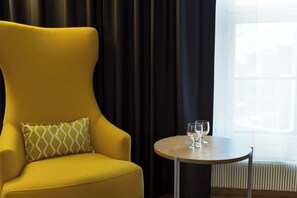 Minibar, in-room safe, desk, blackout curtains - Scandic Grand Marina (Helsinki)