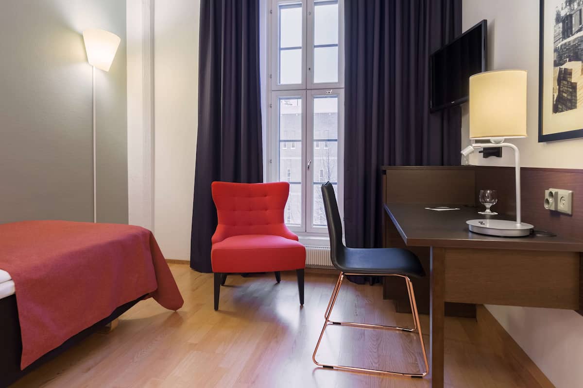 Standard-Einzelzimmer | Zimmersafe, Schreibtisch, Bügeleisen/Bügelbrett, kostenlose Babybetten