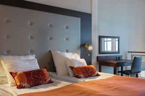 ห้องเพรสซิเดนเชียลสวีท | มินิบาร์, ตู้นิรภัยในห้องพัก, โต๊ะทำงาน, ผ้าม่านกันแสง