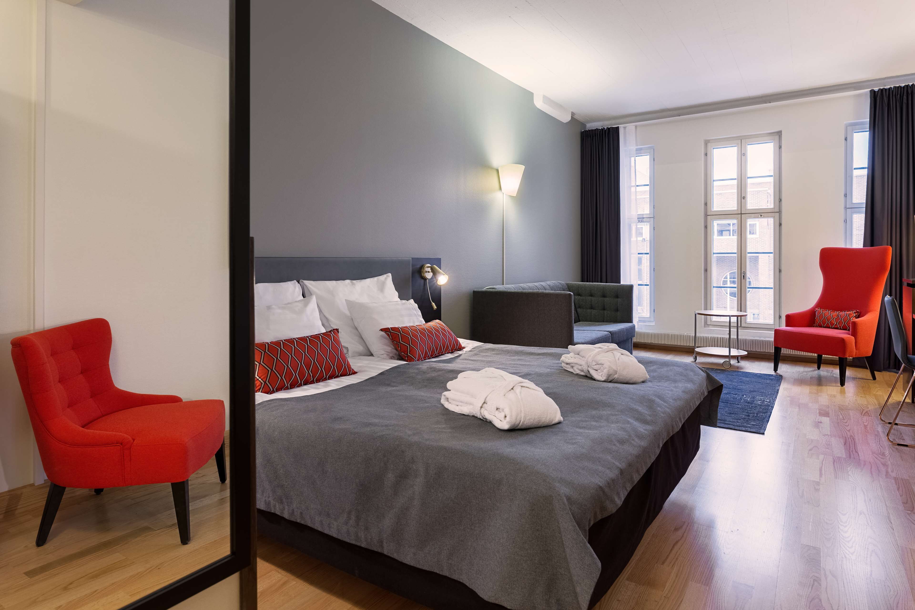 客房內保險箱、書桌、熨斗/熨衣板、免費搖籃/嬰兒床