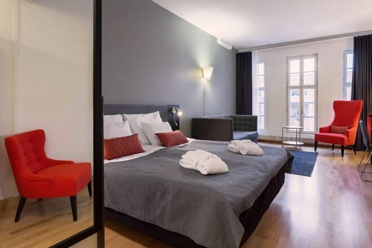 Minibar, coffre-fort, bureau, rideaux d’obscurcissement