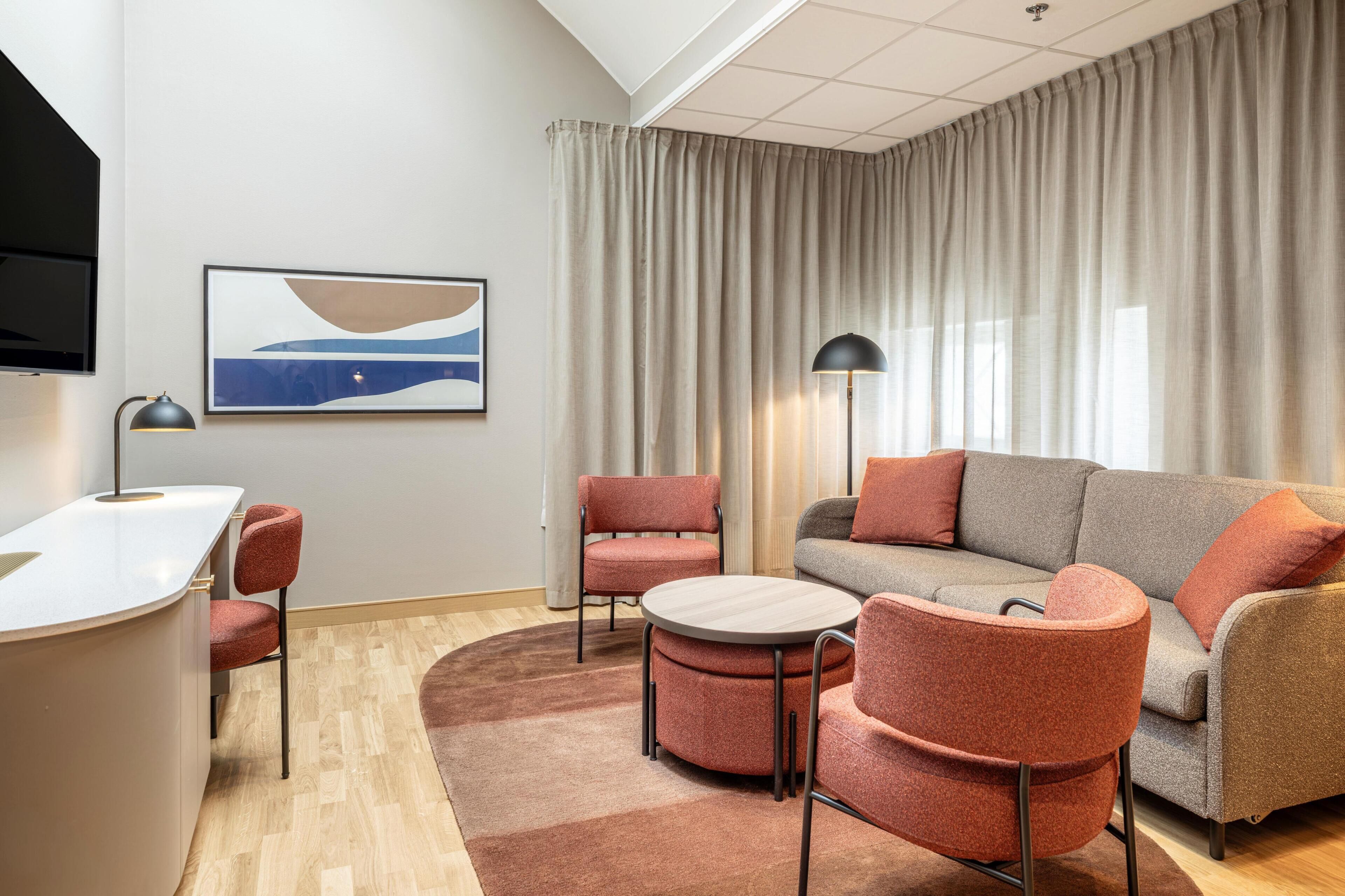 Suite (Master) | Minibar, in-room safe, desk, blackout drapes