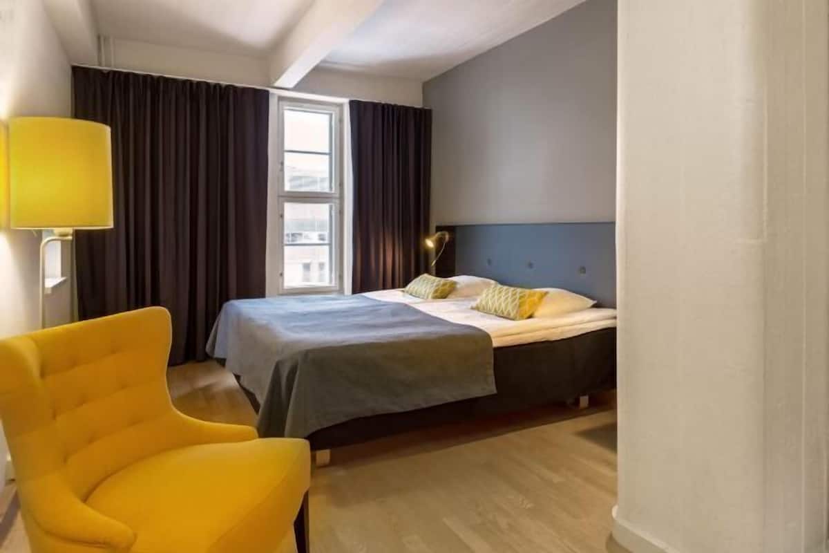 In-room safe, desk, free cribs/infant beds, rollaway beds