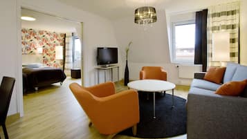 Suite (Master) | Schreibtisch, laptopgeeigneter Arbeitsplatz, Bügeleisen/Bügelbrett