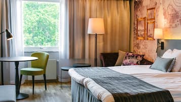 Bureau, espace de travail pour ordinateur portable