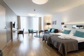 Family Room (Superior) | Minibar, in-room safe, desk, blackout drapes - Scandic Julia (Turku)