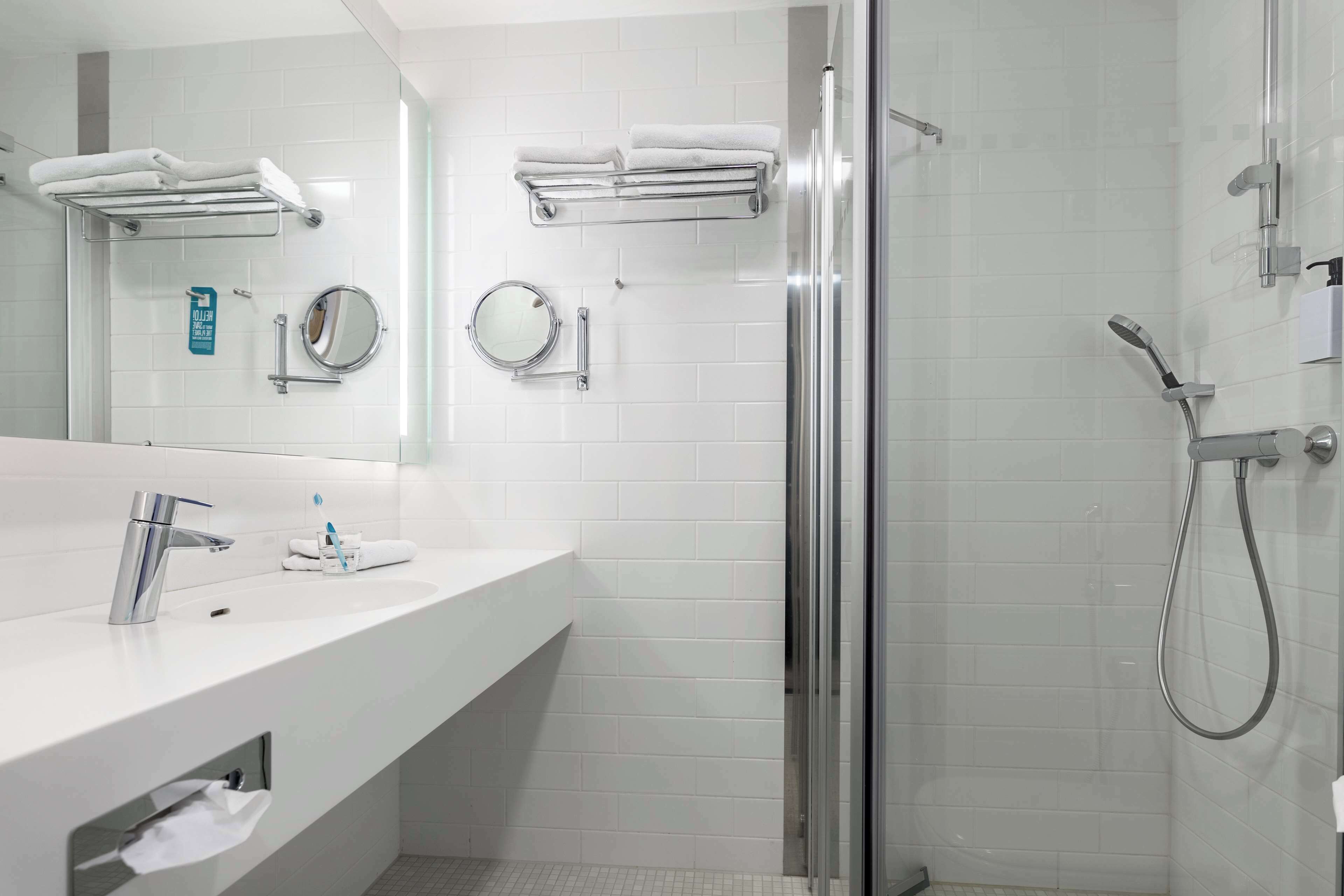 family room (superior) | bathroom | shower, free toiletries, hair dryer, bidet