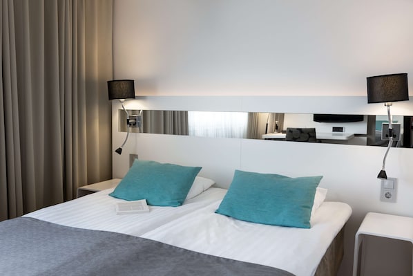 Standardzimmer, 1 Queen-Bett | Minibar, Zimmersafe, Schreibtisch, Verdunkelungsvorhänge