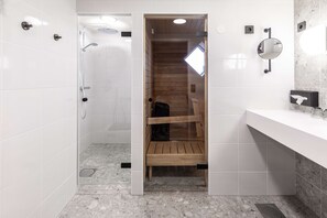 Superior Room, Sauna | Bathroom | Free toiletries, hair dryer, towels - Scandic Jyväskylä Station (Jyväskylä)