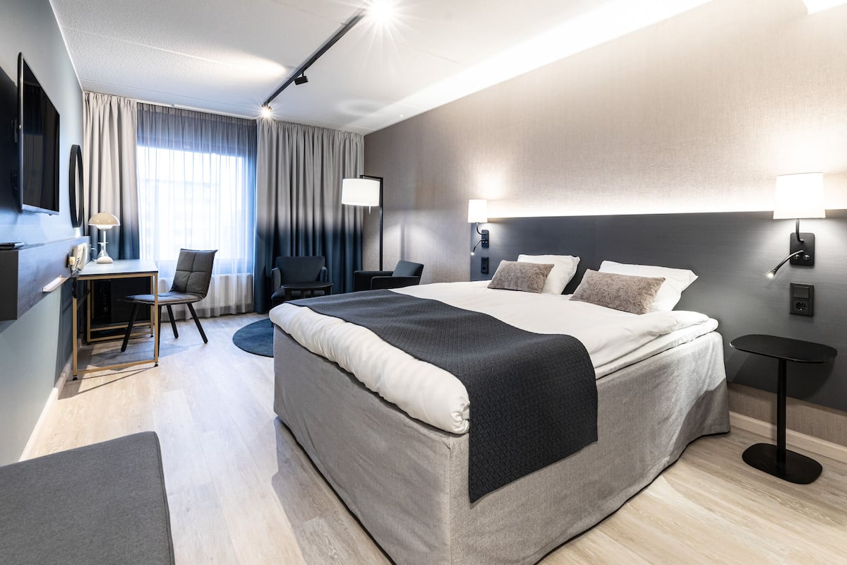 Hypo-allergenic bedding available, minibar, in-room safe, desk