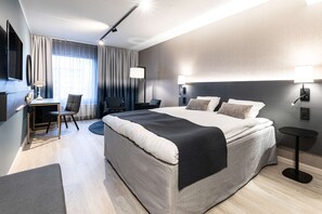 Standard Room, 1 Queen Bed