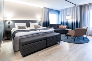 Superior Room, Sauna | Hypo-allergenic bedding, minibar, in-room safe, desk