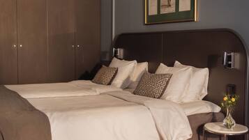 Deluxe Room | Desk, laptop workspace, iron/ironing board, free WiFi