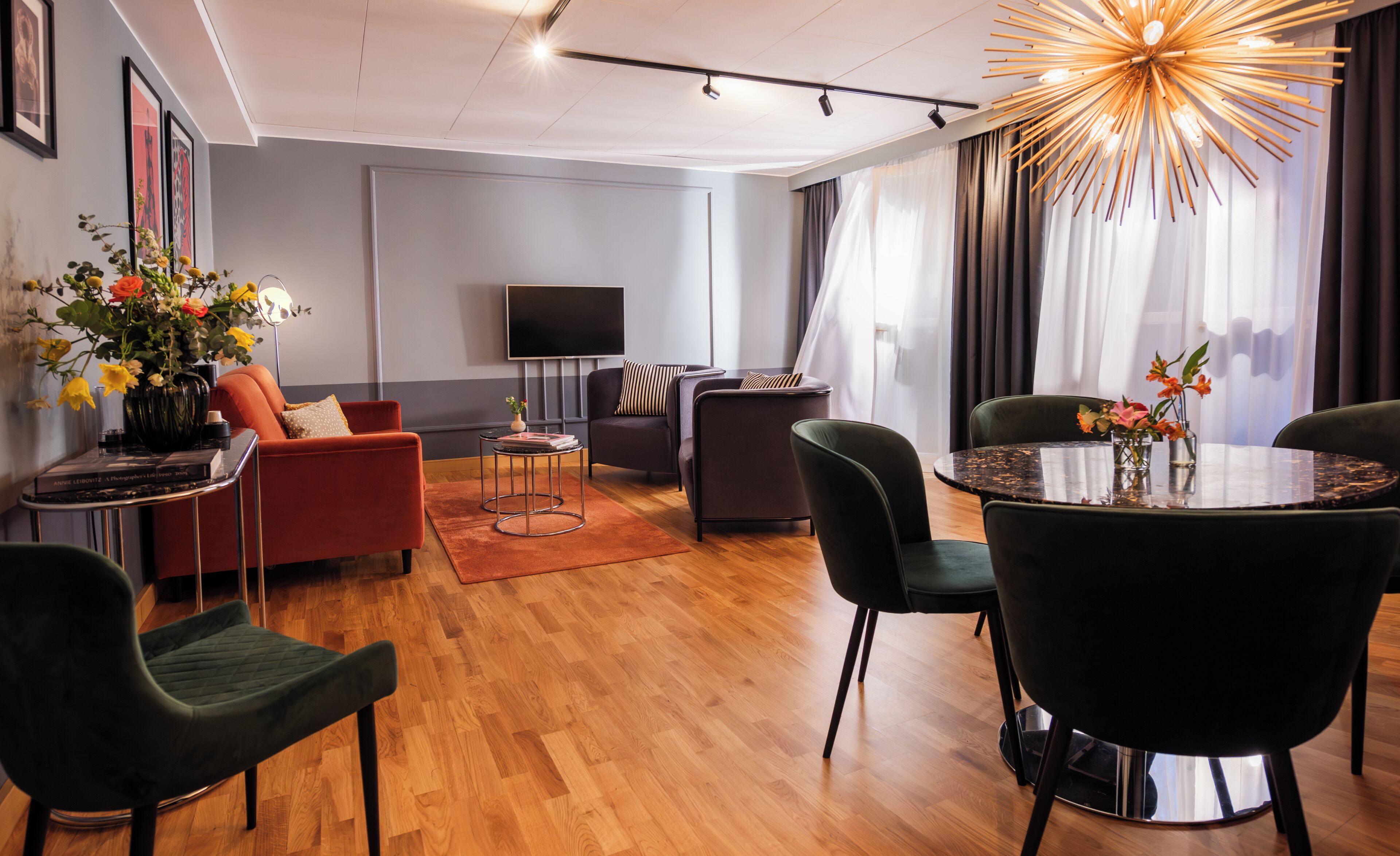 패밀리룸 | 거실 공간 | 평면 TV