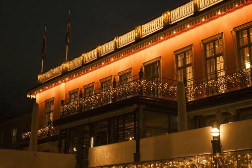 Fassade der Unterkunft – Abend/Nacht